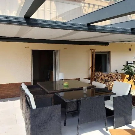 Grosse In Mensfelden Mit Grossem Balkon Hunfelden
